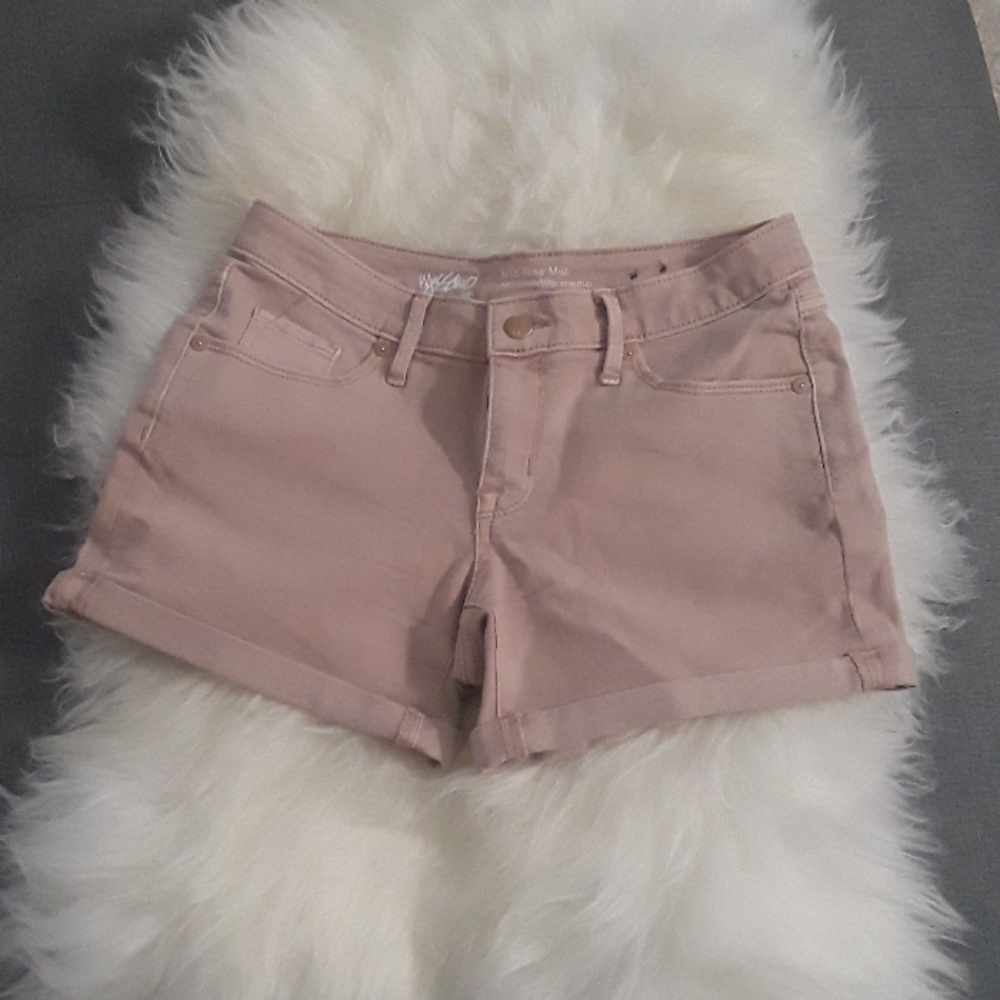 Mid rise roll hem shorts